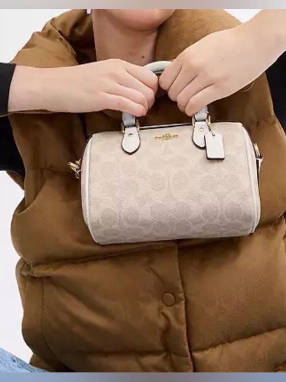 Coach bag Mini Rowan Crossbody Bag
In Signature Canvas new with tag
